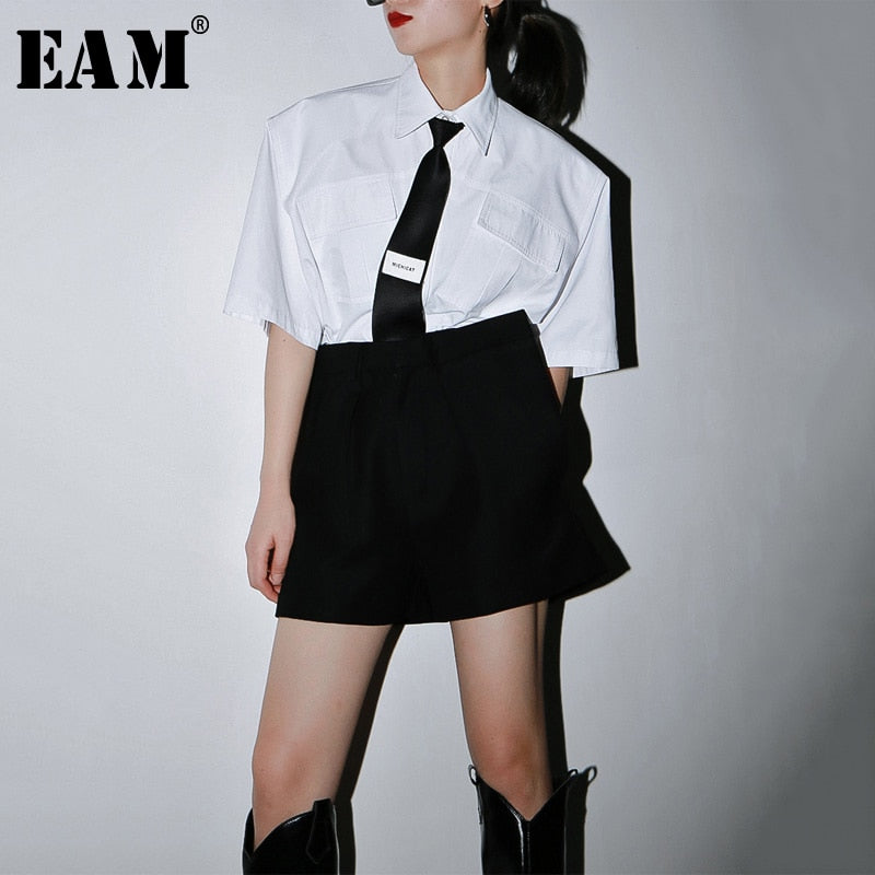 [EAM] Women White Pocket Stitch Brief Big Size Blouse New Lapel Half Sleeve Loose Fit Shirt Fashion Spring Summer 2020 1U378